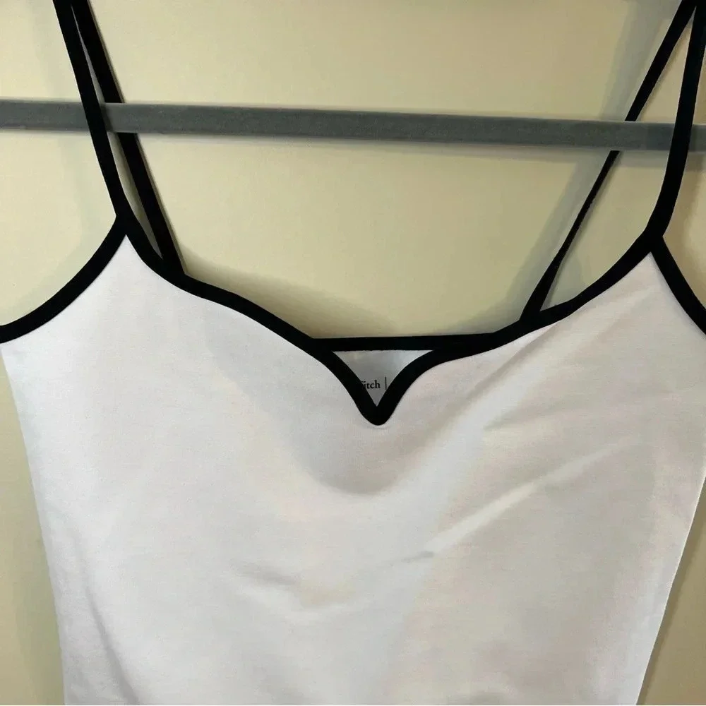 NWT ABERCROMBIE White & Black Ponte Sweetheart Cropped Top S
